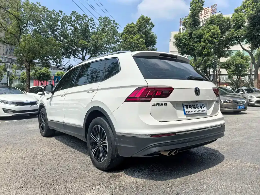 Volkswagen Tiguan L — фото 6