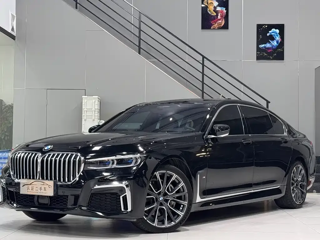 BMW 7 Series — фото 1