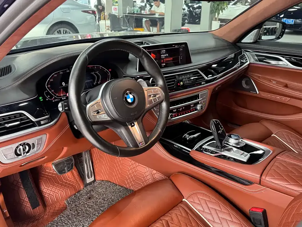BMW 7 Series — фото 4