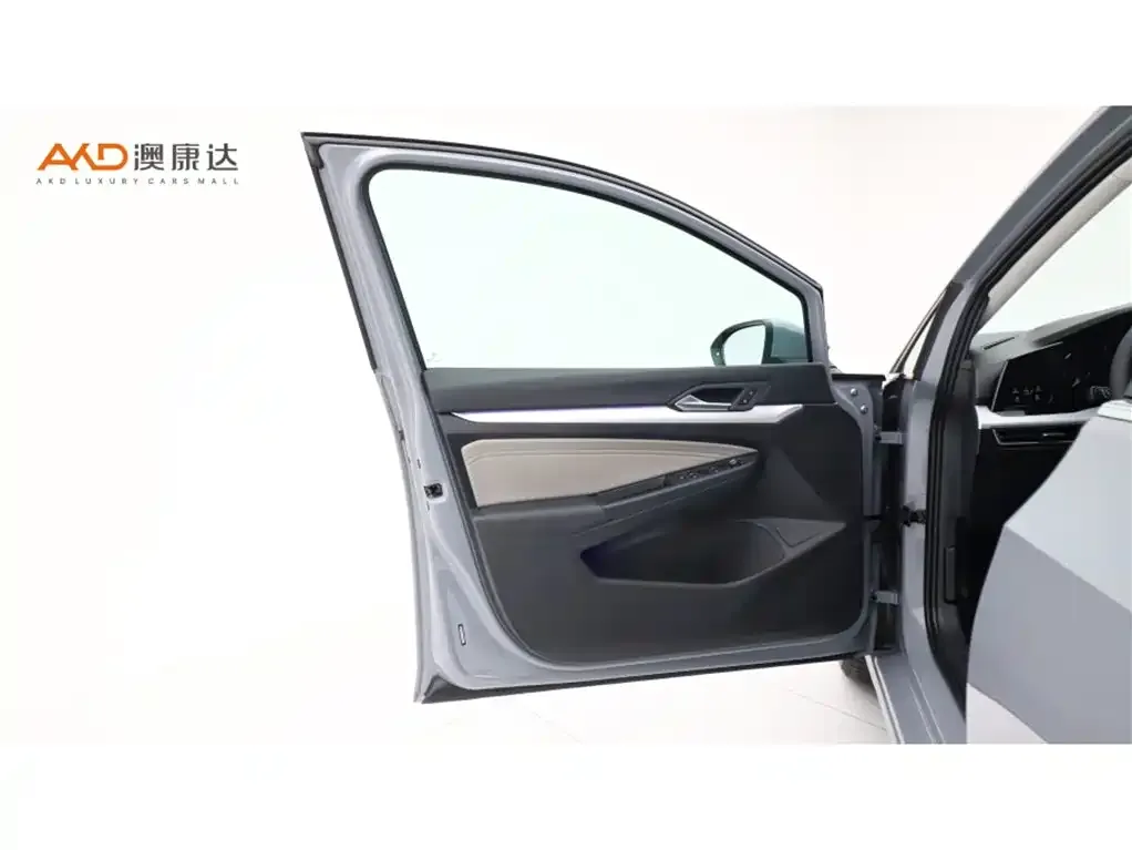 Volkswagen Golf 2023 из CN, фото 10