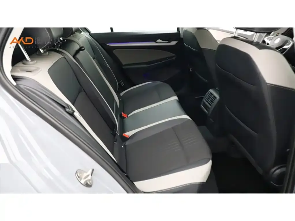 Volkswagen Golf 2023 из CN, фото 8