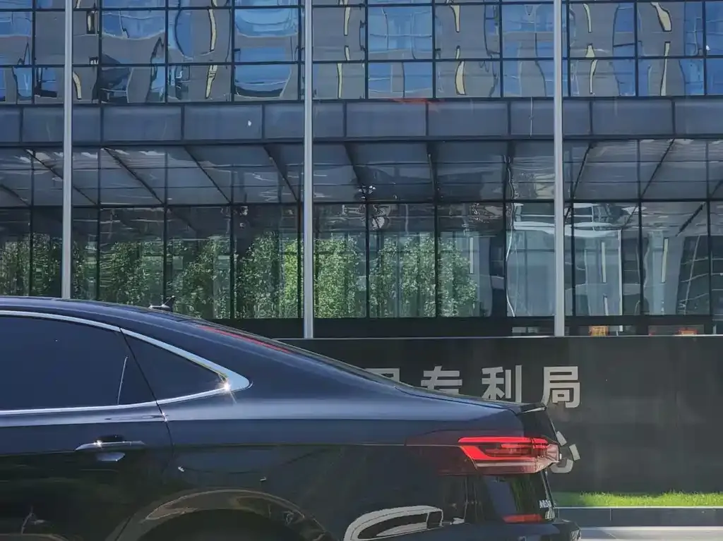 Volkswagen Passat 2022 из CN, фото 8