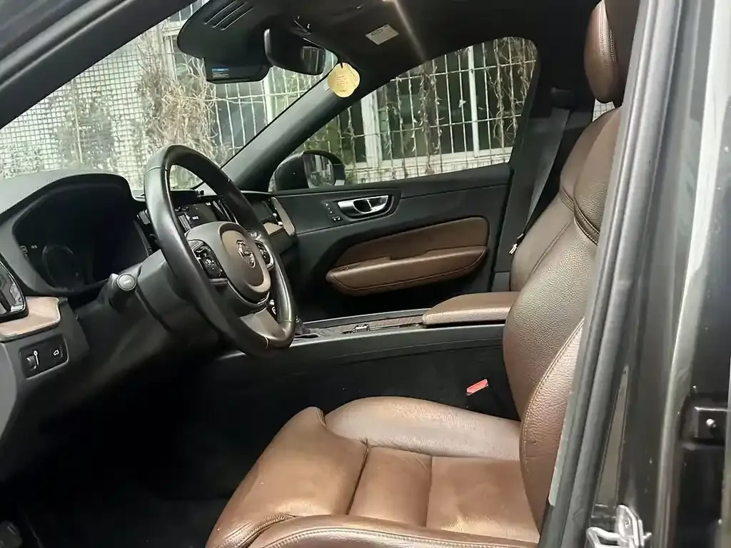 Volvo XC60 2021 из CN, фото 4