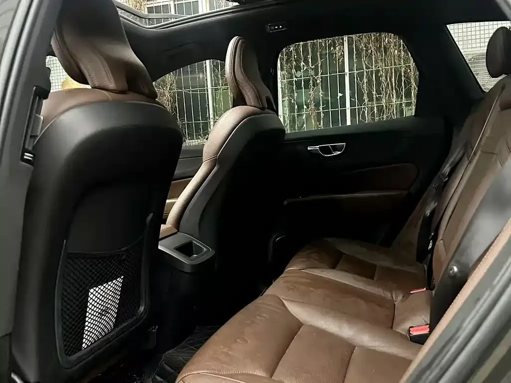 Volvo XC60 2021 из CN, фото 5