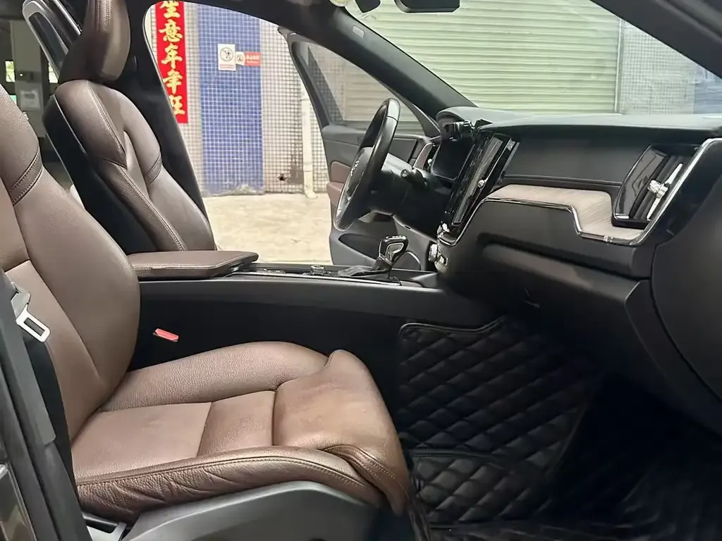 Volvo XC60 2021 из CN, фото 6