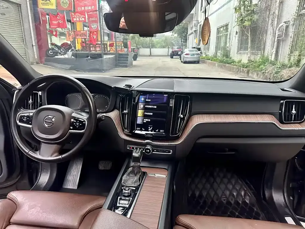 Volvo XC60 2021 из CN, фото 7