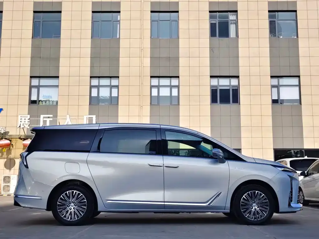 Buick GL8 Hybrid 2024 из CN, фото 4