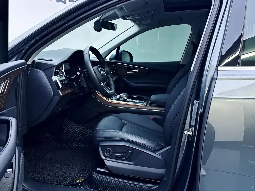 Audi Q7 2021 из CN, фото 10