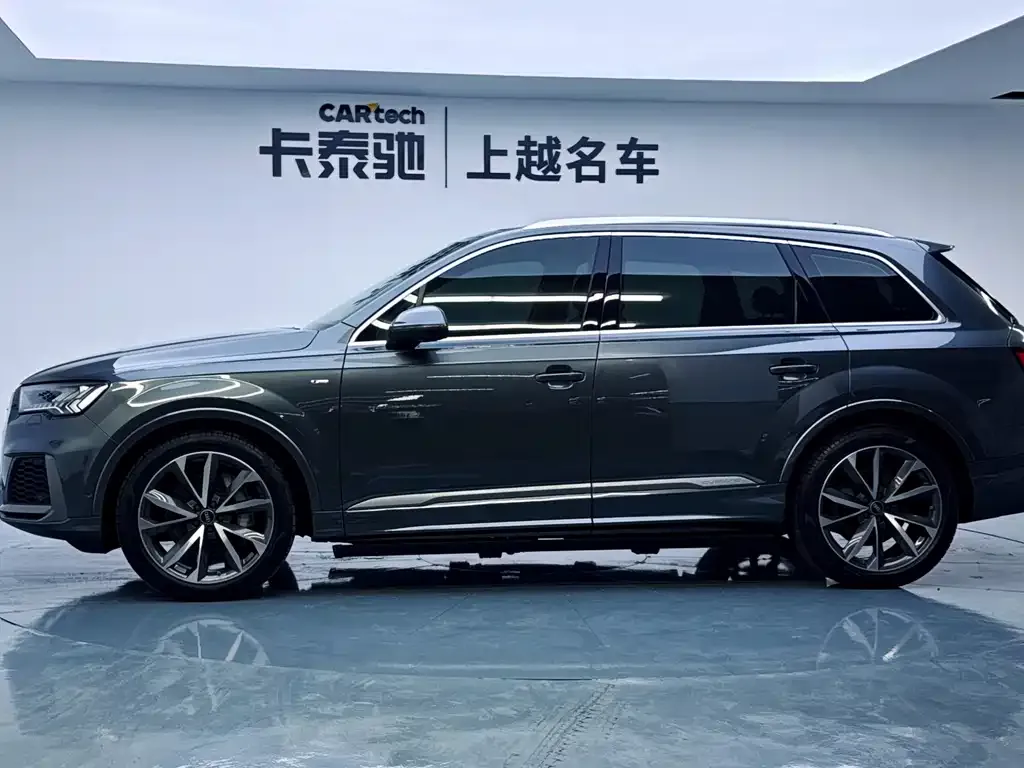 Audi Q7 2021 из CN, фото 4