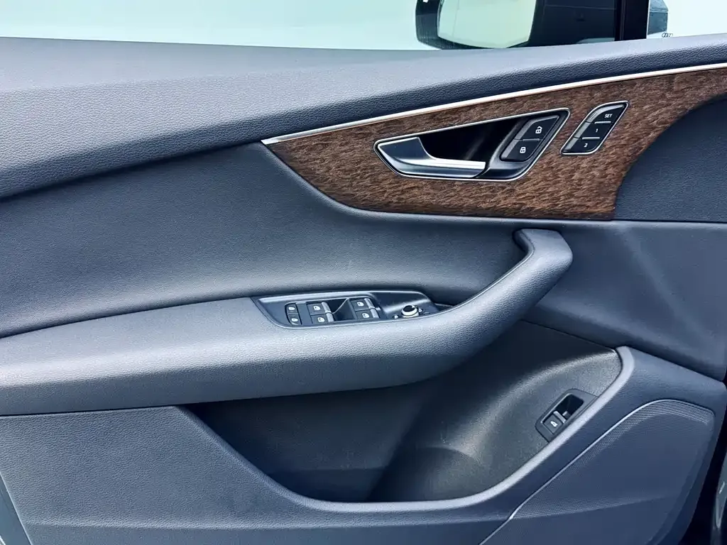 Audi Q7 2021 из CN, фото 9