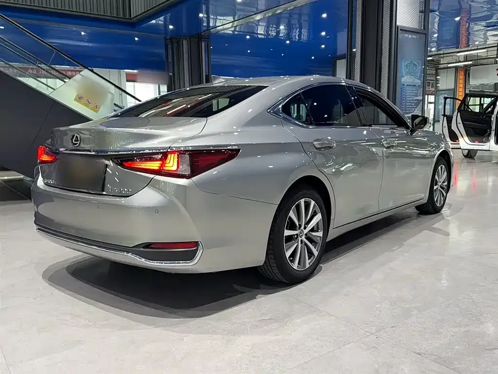 Lexus ES 2021 из CN, фото 5