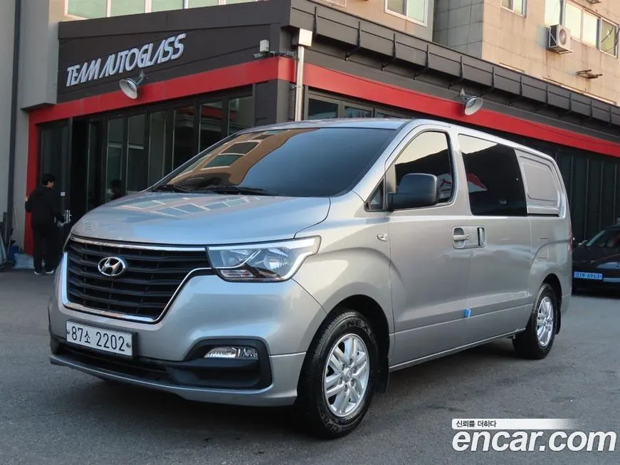 Hyundai Starex — фото 1