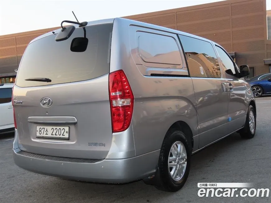Hyundai Starex — фото 3