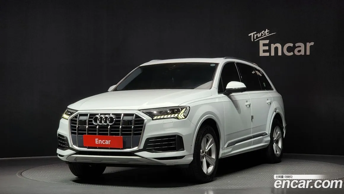 Audi Q7 — фото 1