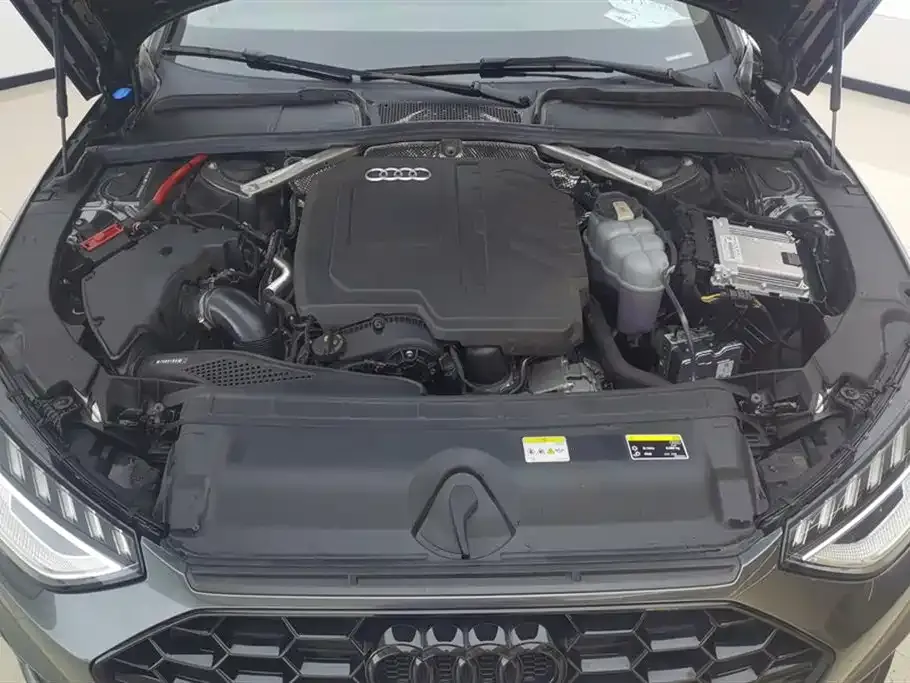 Audi A4L 2023 из CN, фото 10