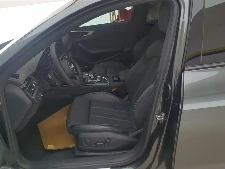 Audi A4L 2023 из CN, фото 9