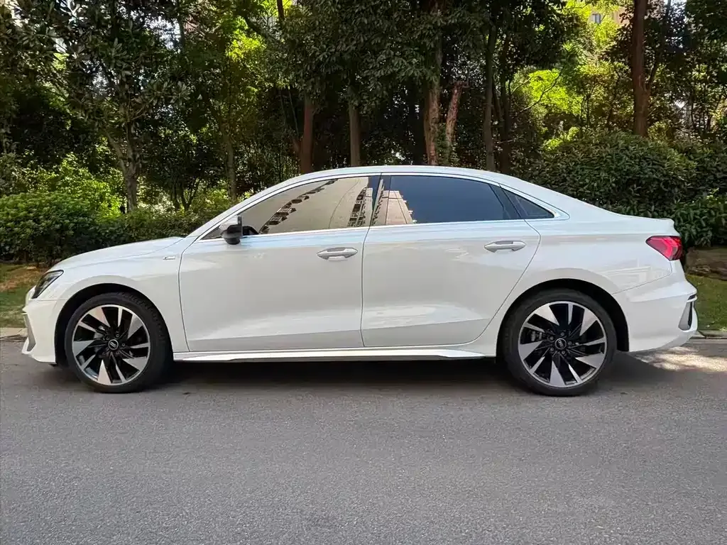 Audi A3 2024 из CN, фото 2