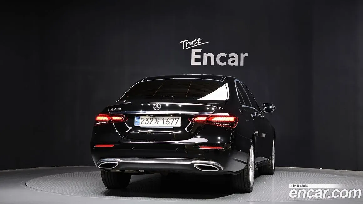 Mercedes-Benz E-Class — фото 4