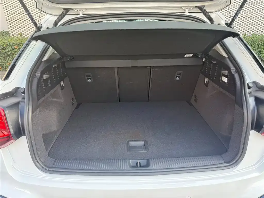 Audi Q2L 2023 из CN, фото 10