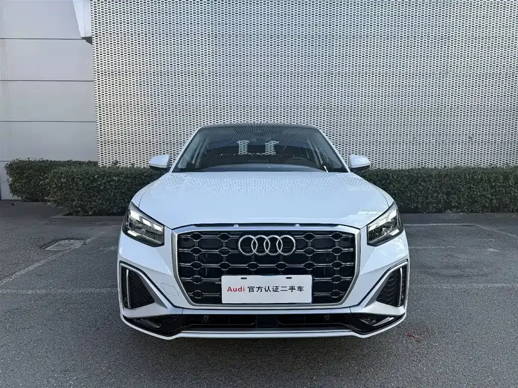 Audi Q2L 2023 из CN, фото 2