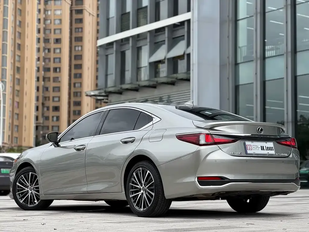 Lexus ES 2023 из CN, фото 2