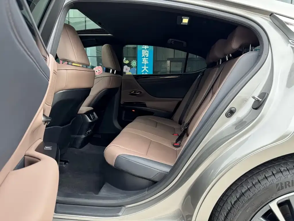 Lexus ES 2023 из CN, фото 7