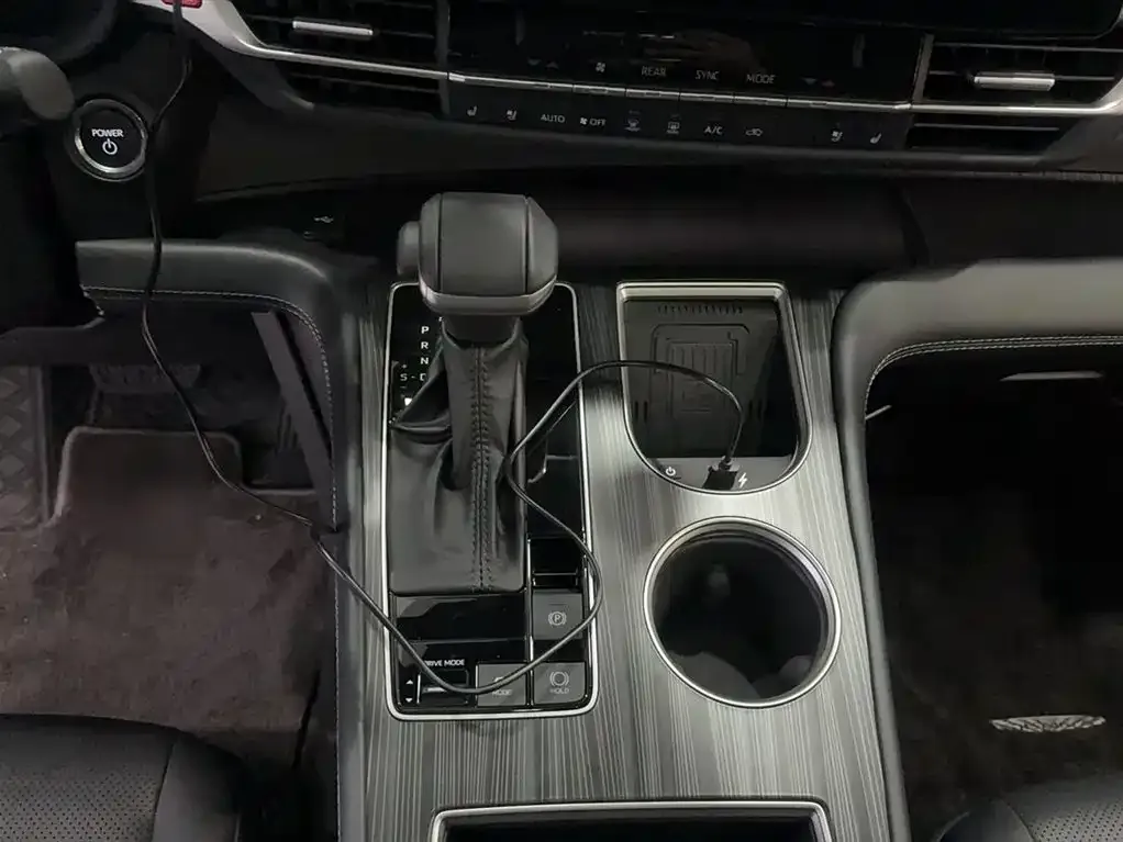 Toyota Sienna 2024 из CN, фото 9