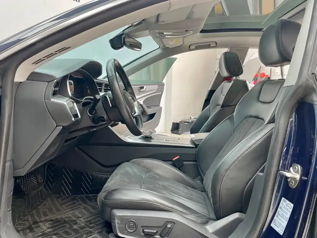 Audi A7L 2022 из CN, фото 7