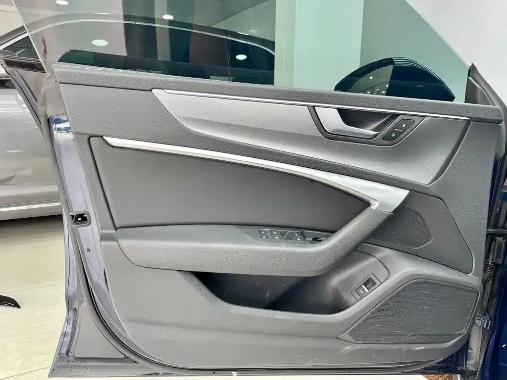 Audi A7L 2022 из CN, фото 9