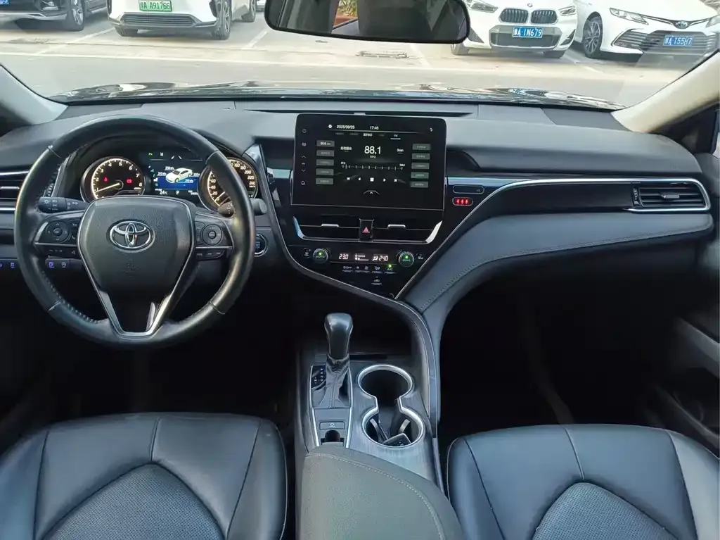 Toyota Camry 2023 из CN, фото 2