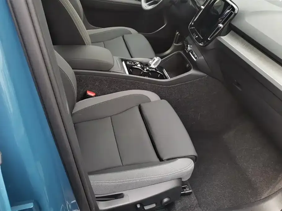 Volvo XC40 2025 из CN, фото 8