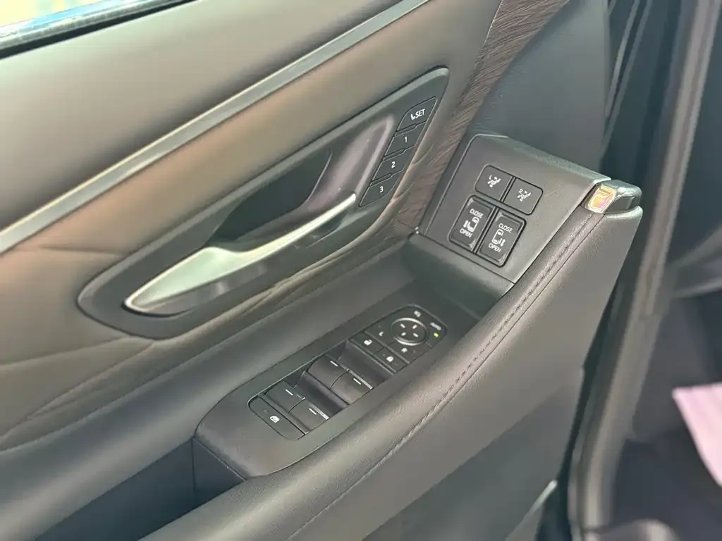 Toyota Vellfire 2024 из CN, фото 8