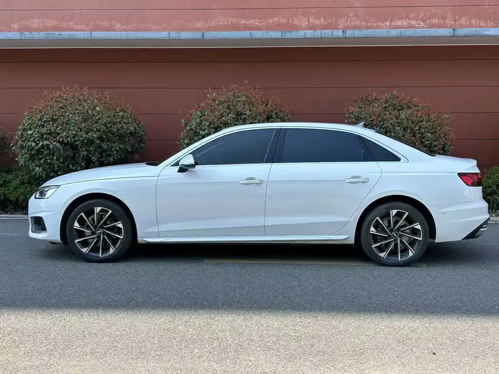 Audi A4L 2024 из CN, фото 4