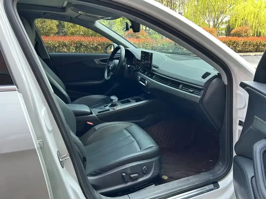 Audi A4L 2024 из CN, фото 5