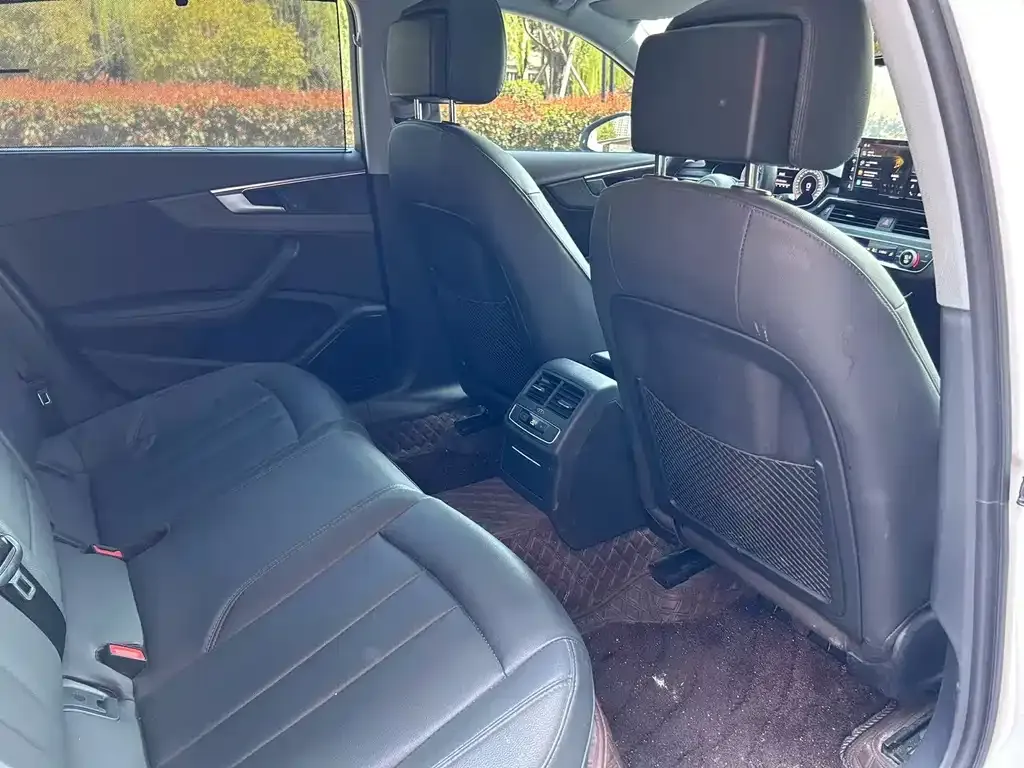 Audi A4L 2024 из CN, фото 6