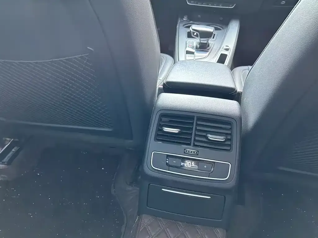 Audi A4L 2024 из CN, фото 8