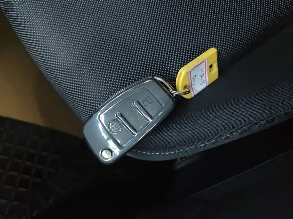 Audi Q2L 2021 из CN, фото 9