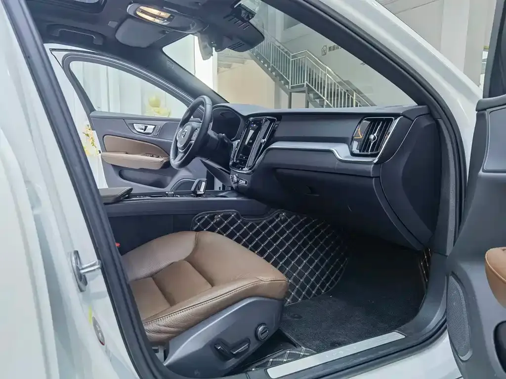 Volvo S60 — фото 10