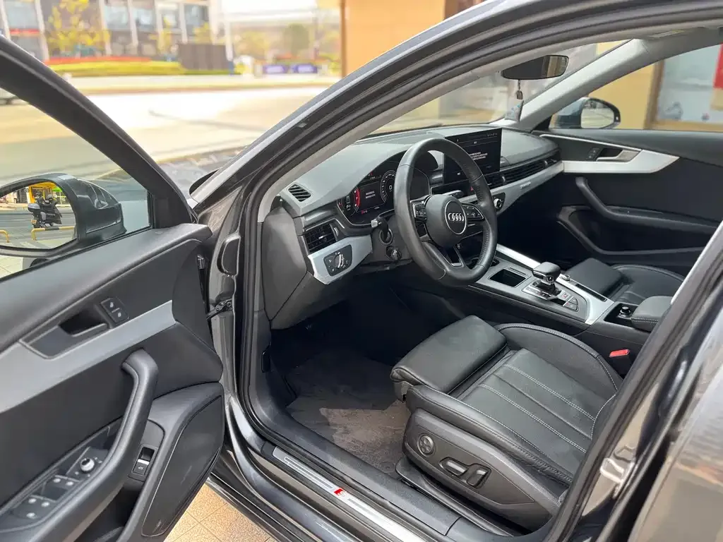 Audi A4L 2021 из CN, фото 4