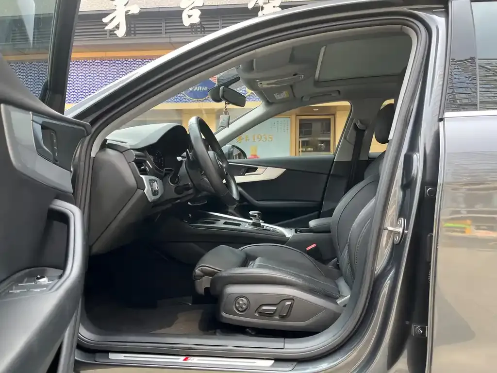 Audi A4L 2021 из CN, фото 5