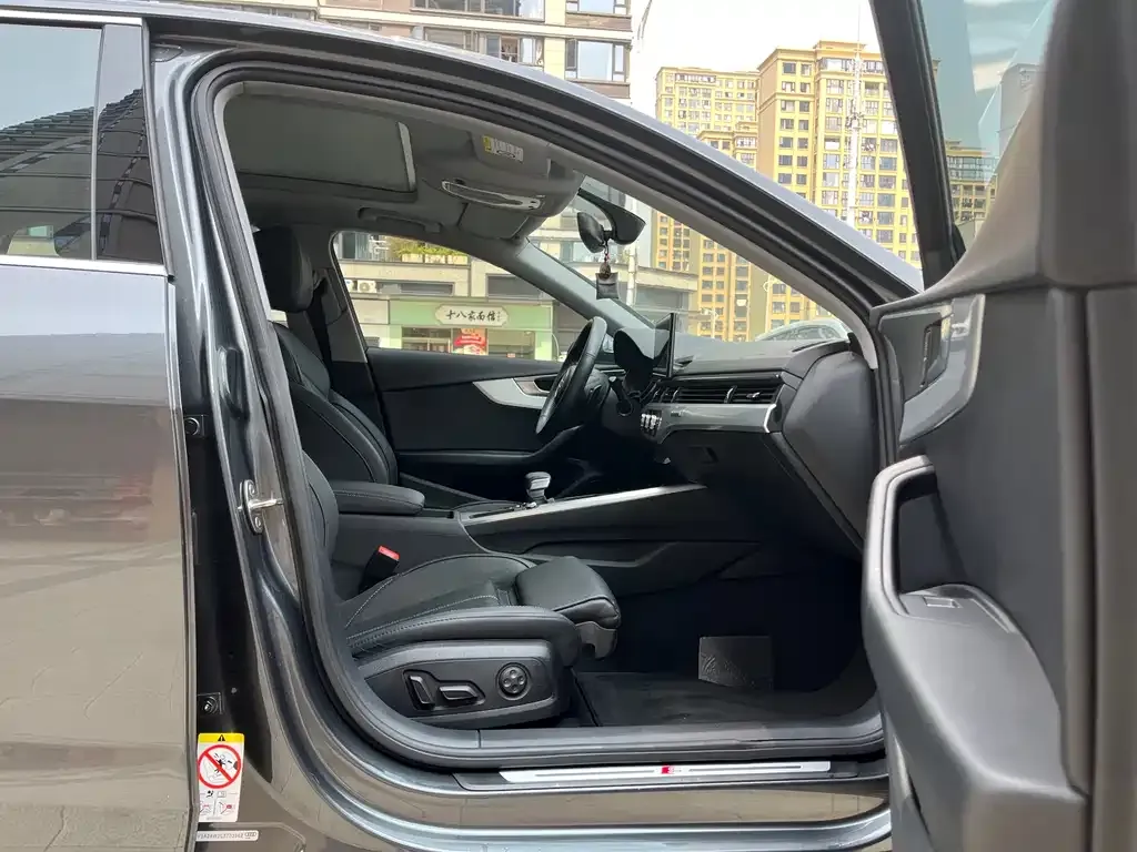 Audi A4L 2021 из CN, фото 7