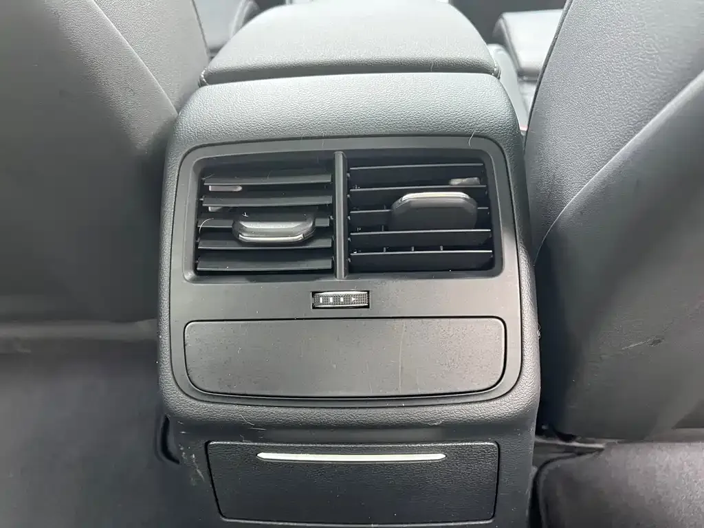 Audi A4L 2021 из CN, фото 9