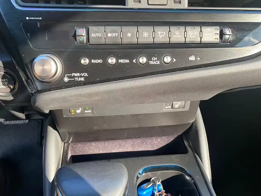 Lexus ES — фото 10