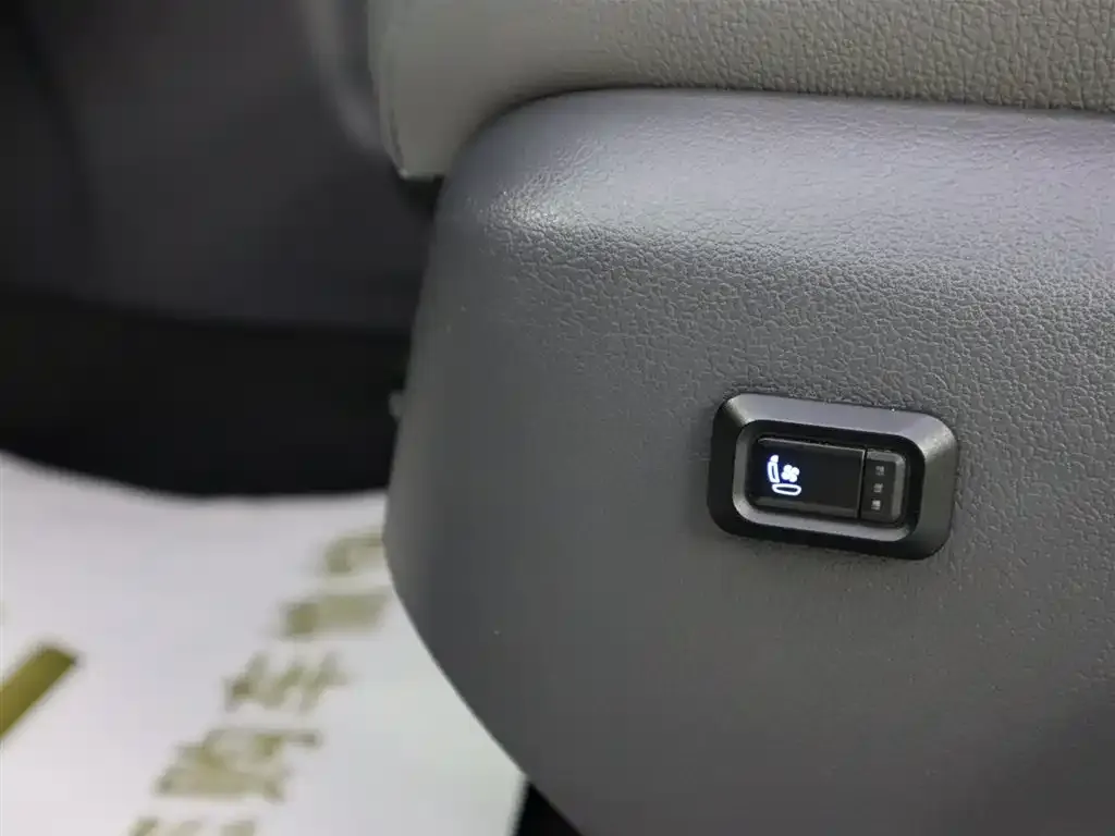 Toyota Granvia 2023 из CN, фото 10