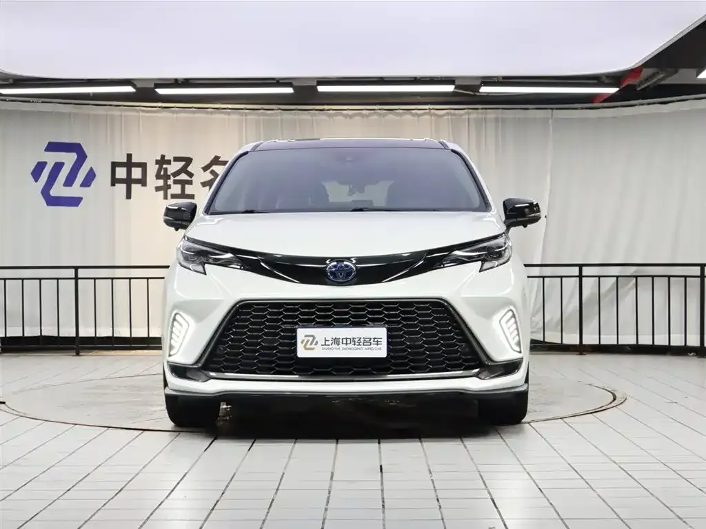 Toyota Granvia 2023 из CN, фото 2