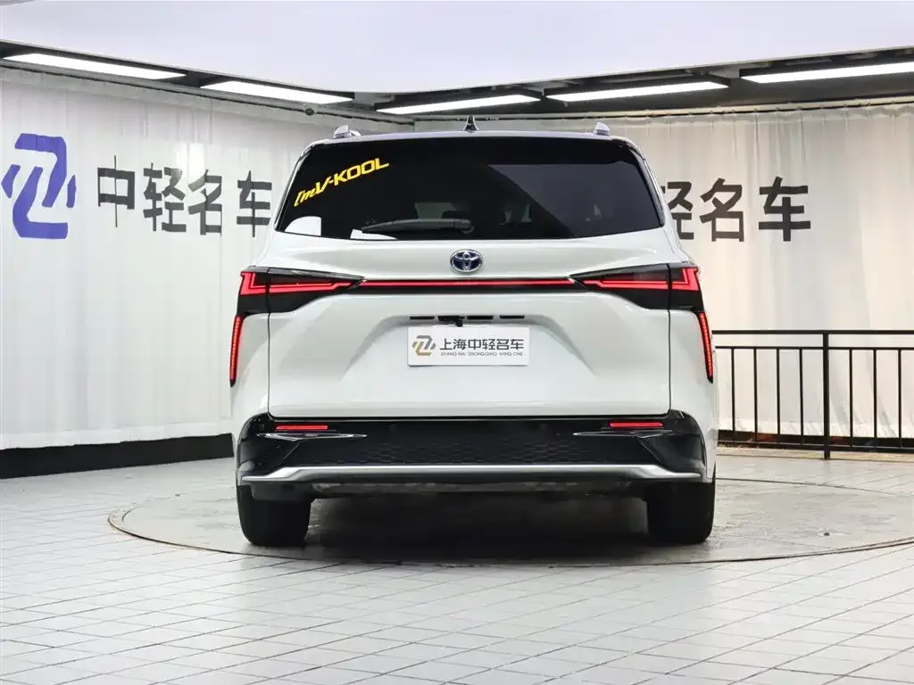 Toyota Granvia 2023 из CN, фото 4