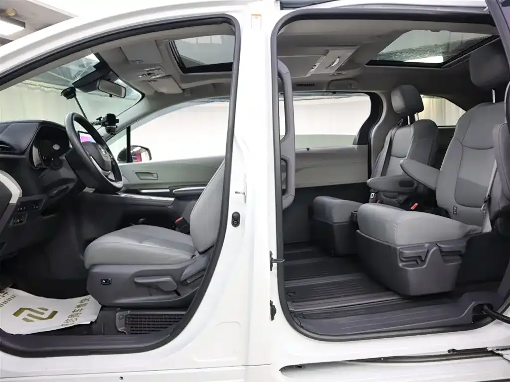 Toyota Granvia 2023 из CN, фото 5