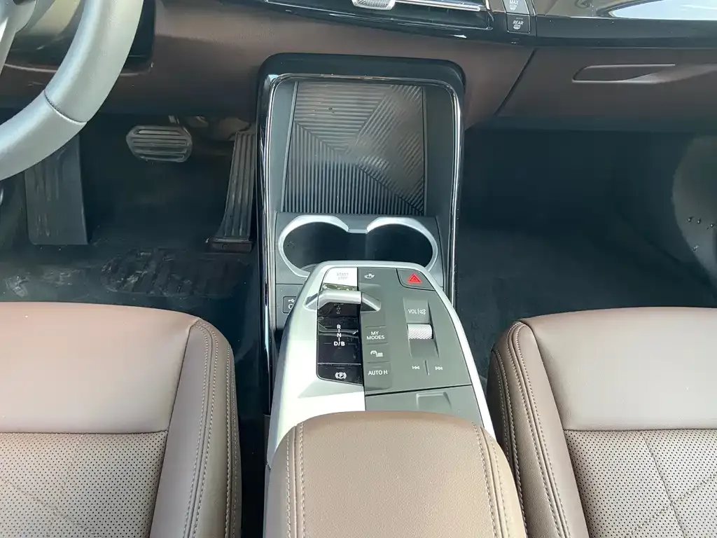 BMW iX1 2025 из CN, фото 10