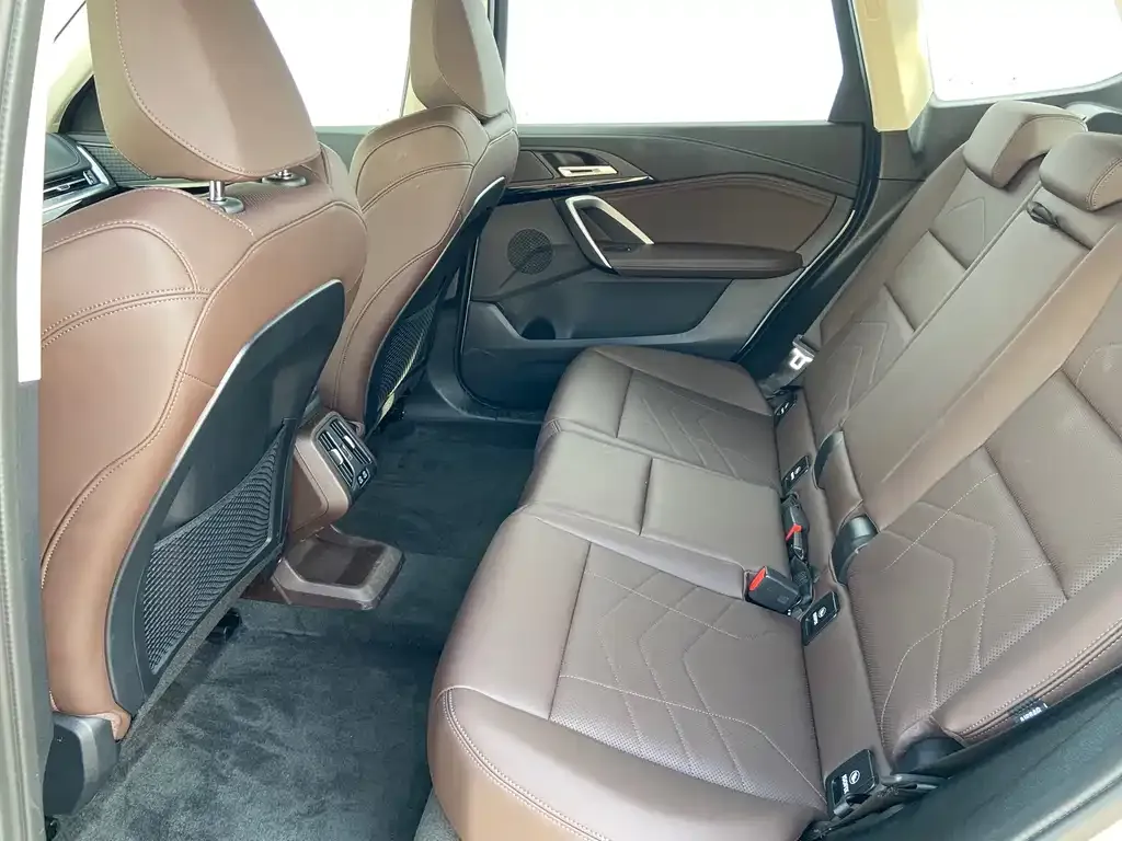BMW iX1 2025 из CN, фото 7