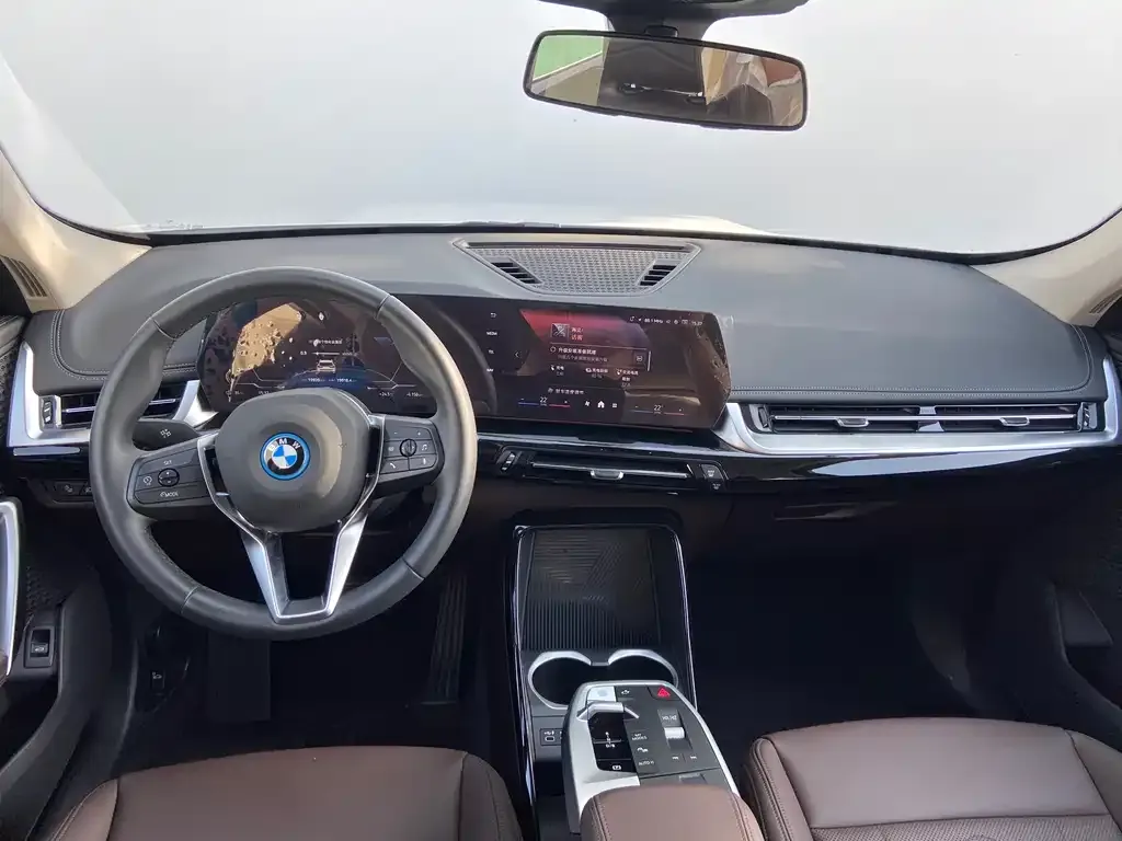 BMW iX1 2025 из CN, фото 8